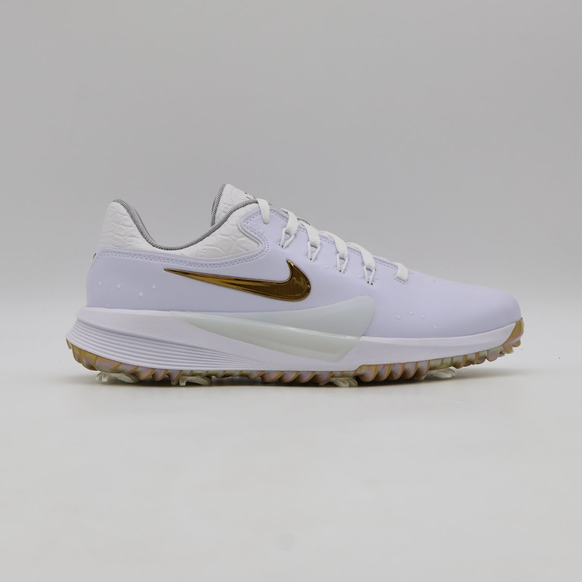 IF4082-100 Nike Victory Pro 4 Golf White/Metallic Gold (Men's)