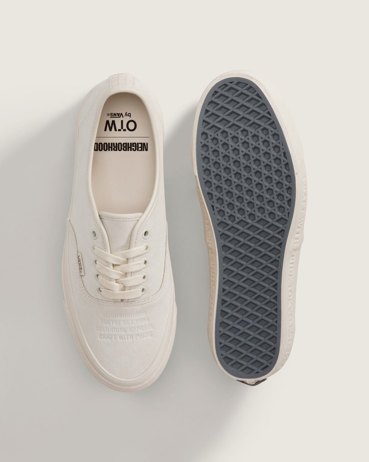 VN000XVJ7VJ NEIGHBORHOOD Ã OTW by Vans Authentic 44 "Natural" (Men's)