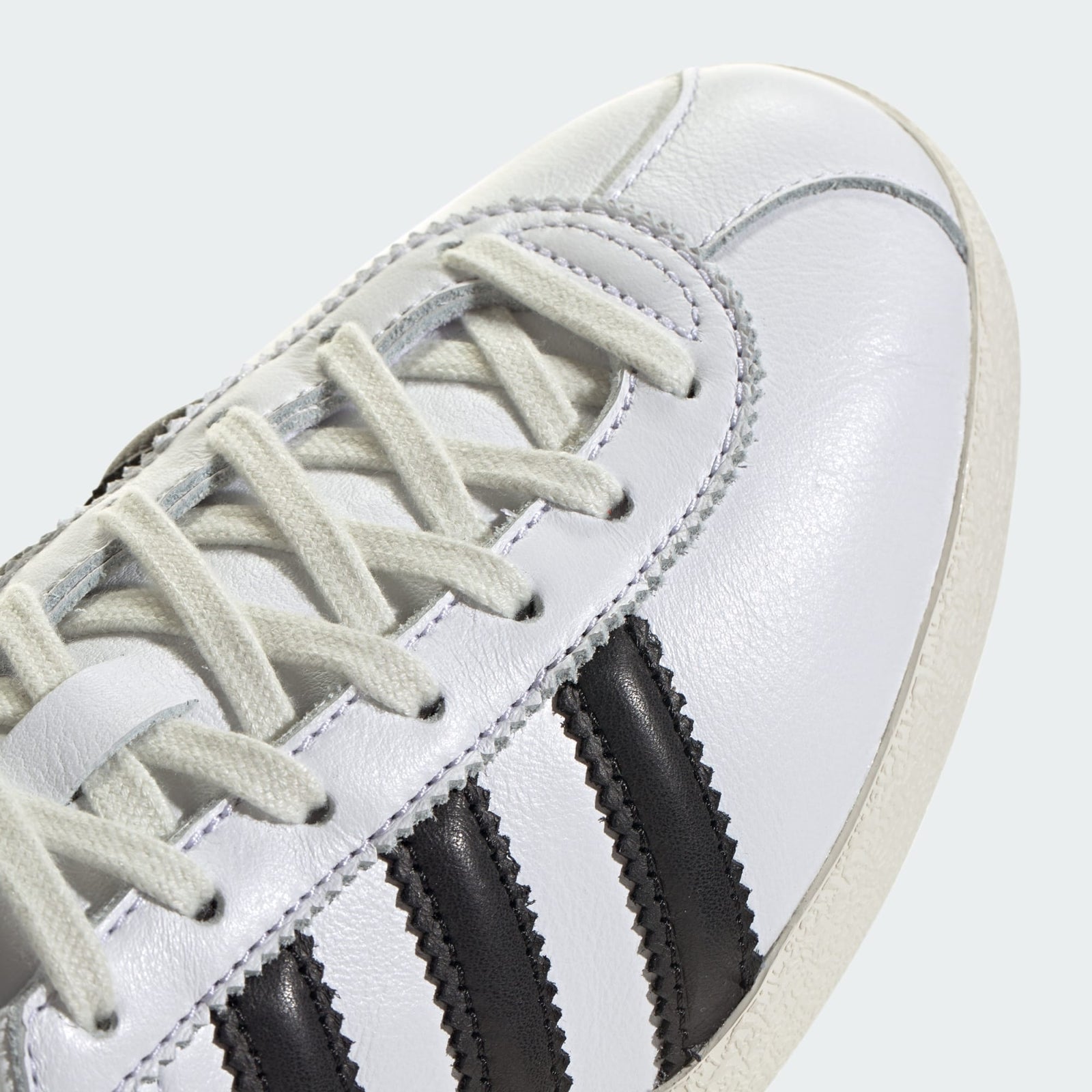 JI2507 adidas Originals Blanc Cloud White Core Black Off White (Women's)