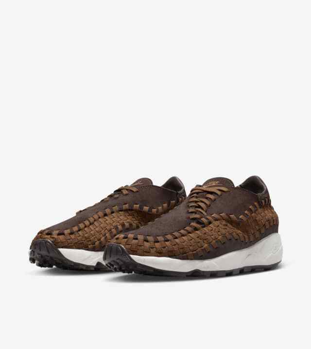 FB1959-200 Nike Air Footscape Woven Saturn Gold and Earth (Women's)