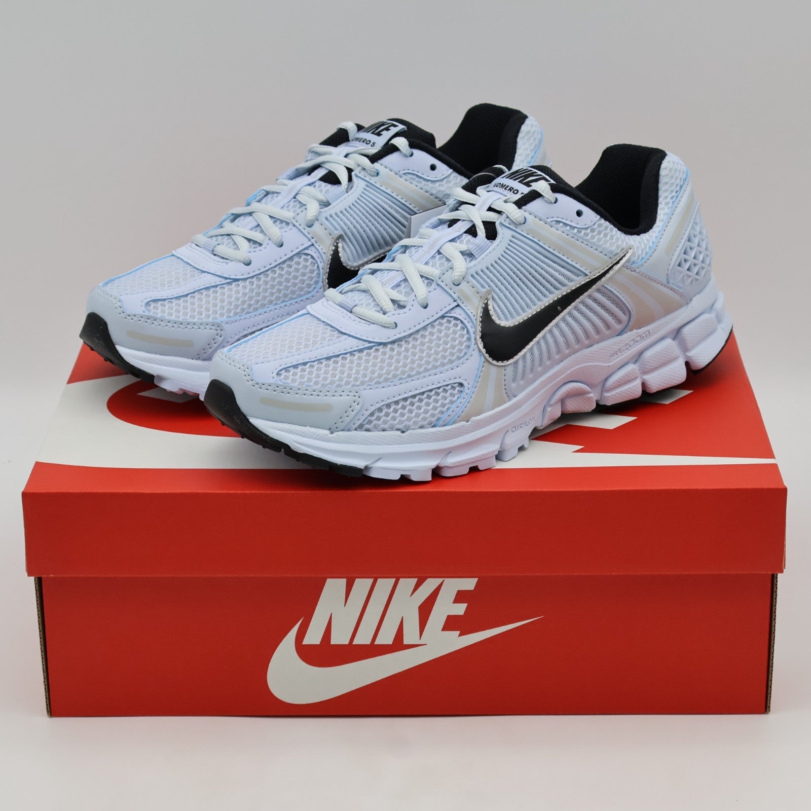 FJ2028-401 Nike Zoom Vomero 5 Blue Tint Platinum Tint Metallic  (Women's)