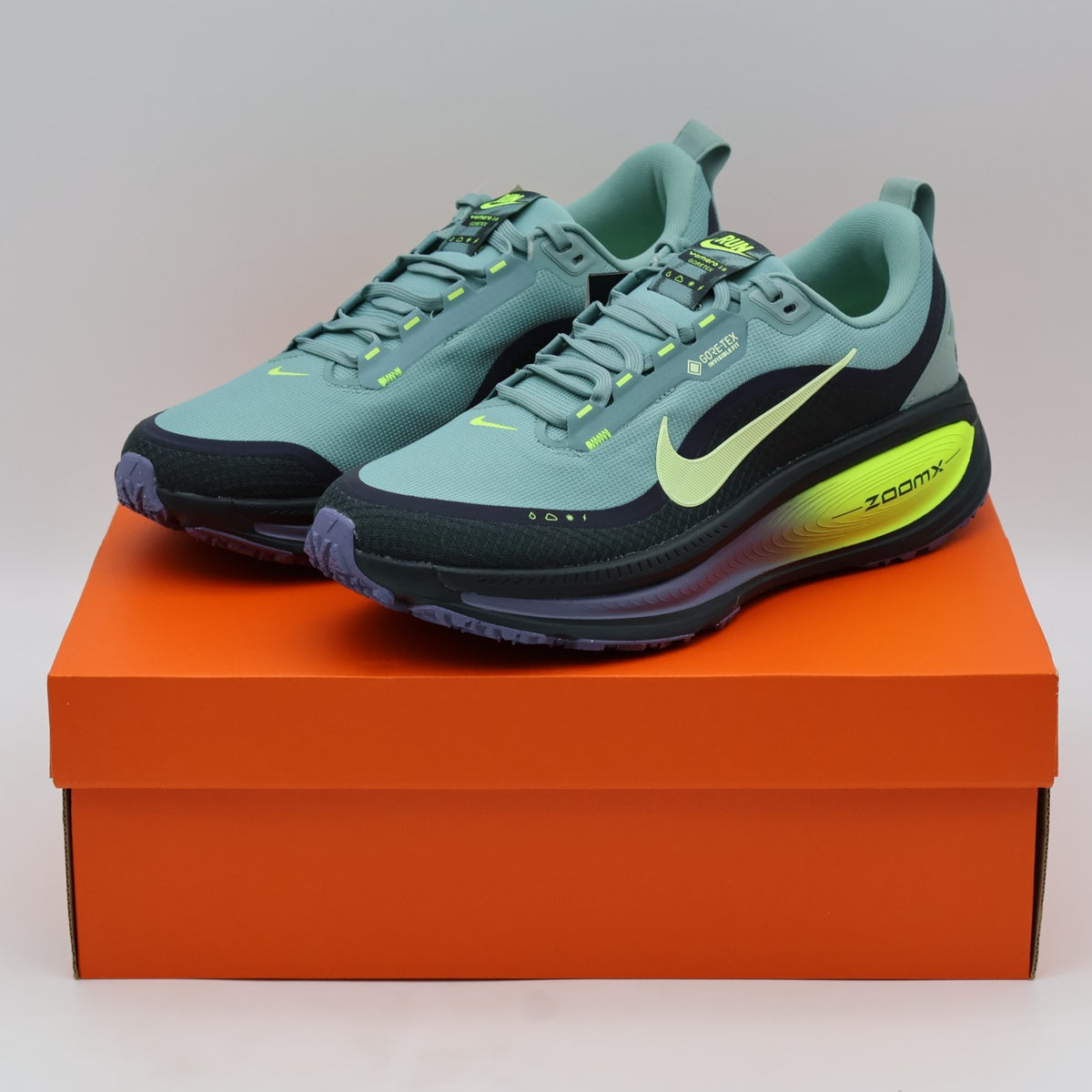 HQ7001-300 Nike Vomero 18 GORE-TEX Seaweed Cannon Volt Barely Volt (Men's)