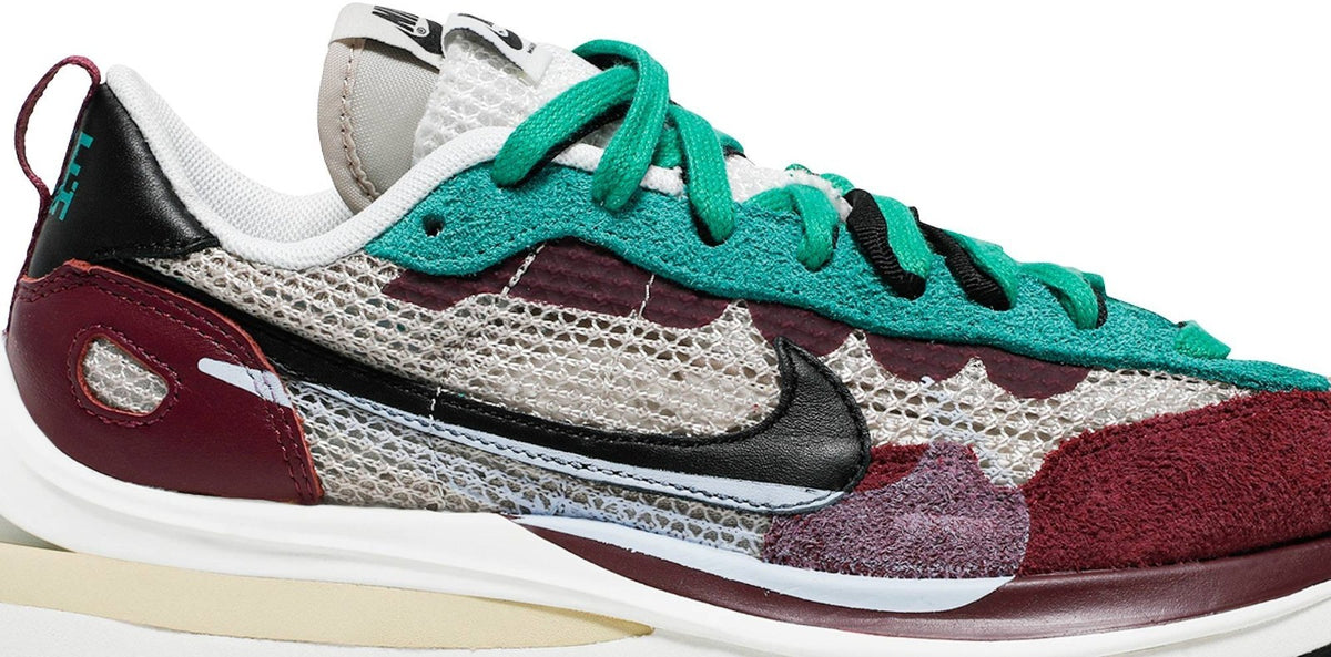 DD3035-200 sacai Ã Nike Vapor Waffle "String/Red/Green" (Men's)