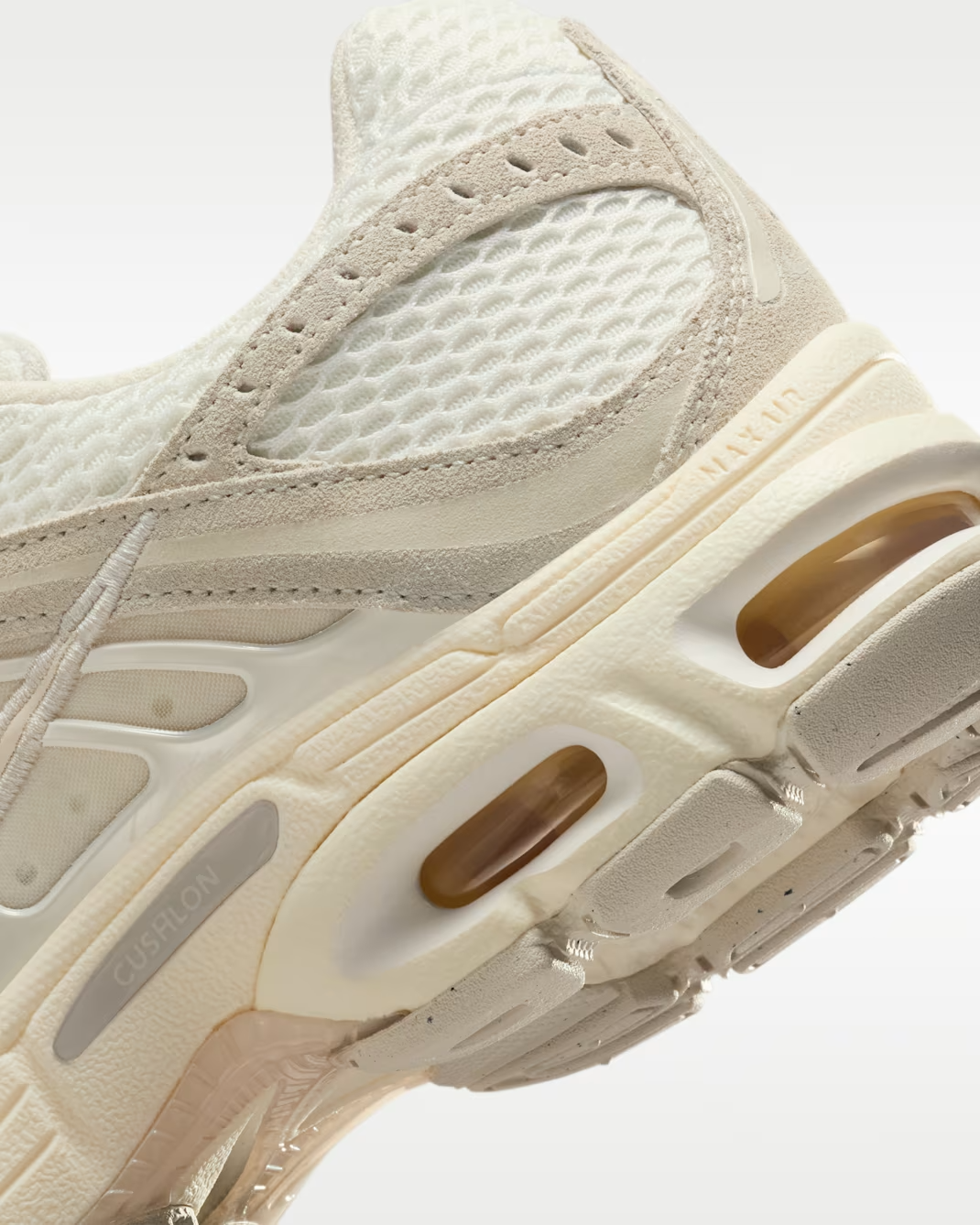 IO4862-200 Nike Air Max Moto 2K SE "British Khaki/Light Khaki" (Women's)