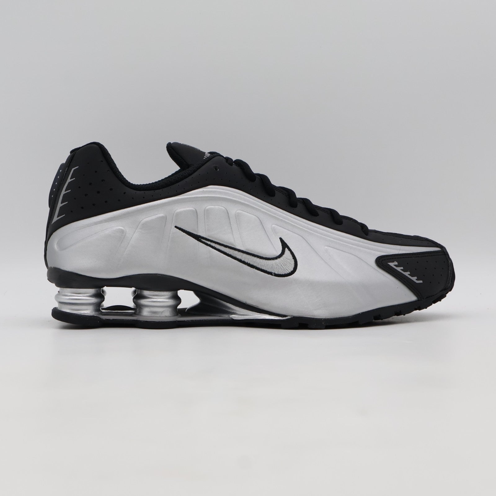HQ1988-007 Nike Shox R4 Metallic Silver Black (Men's)