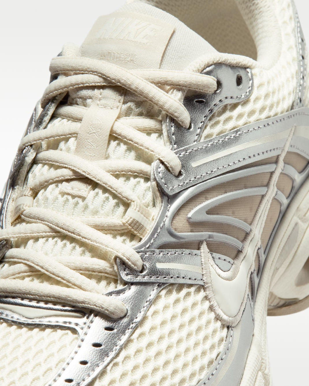 HQ2056-108 Nike Women's Air Max Moto 2K Pale IvoryMetallic Silver (Women's)