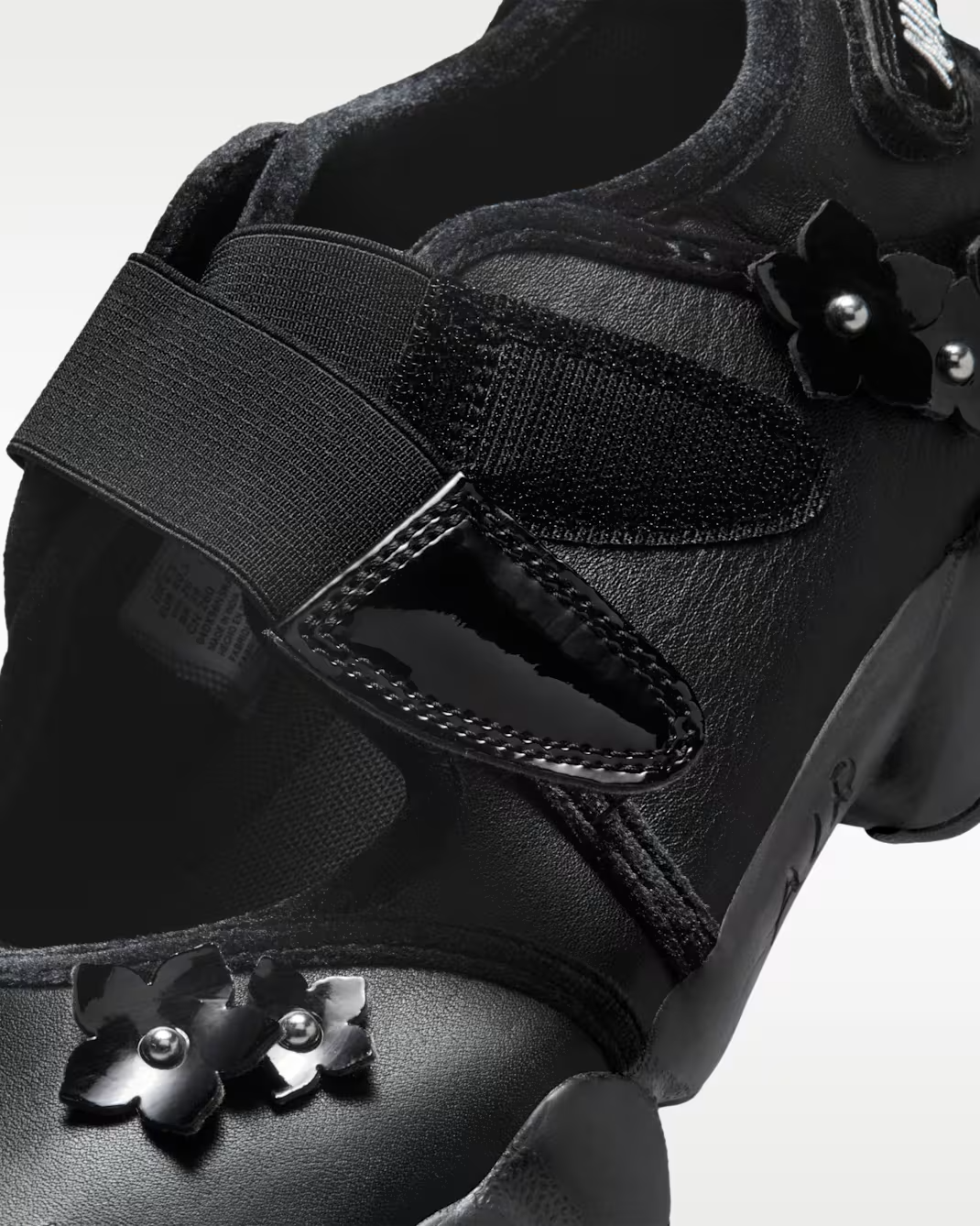 IV5682-001 Nike Air Rift Leather "Black Flowers" (Women's)