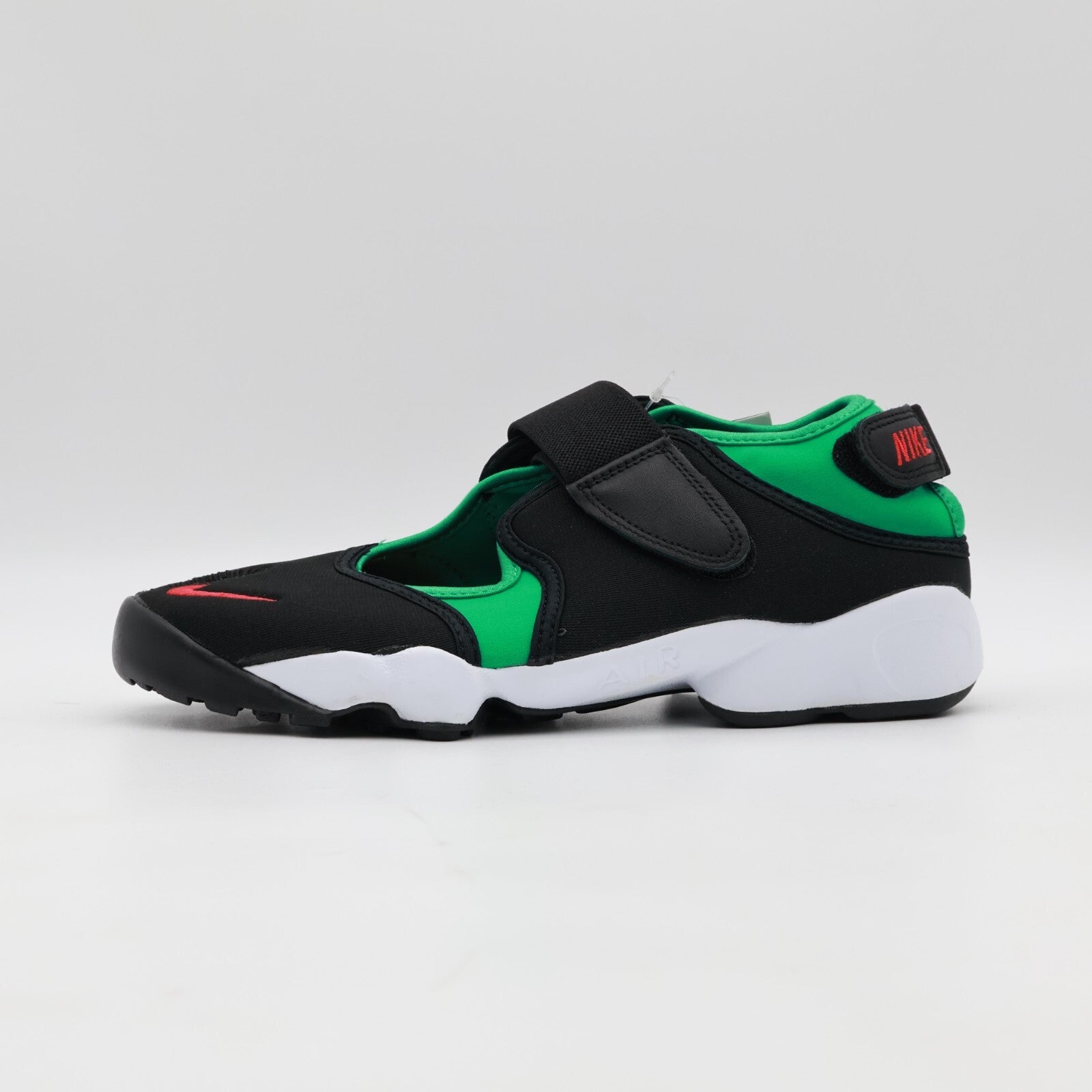 FN7772-001 Nike Air Rift Kenya University Red Stadium Green Forest (Women's)