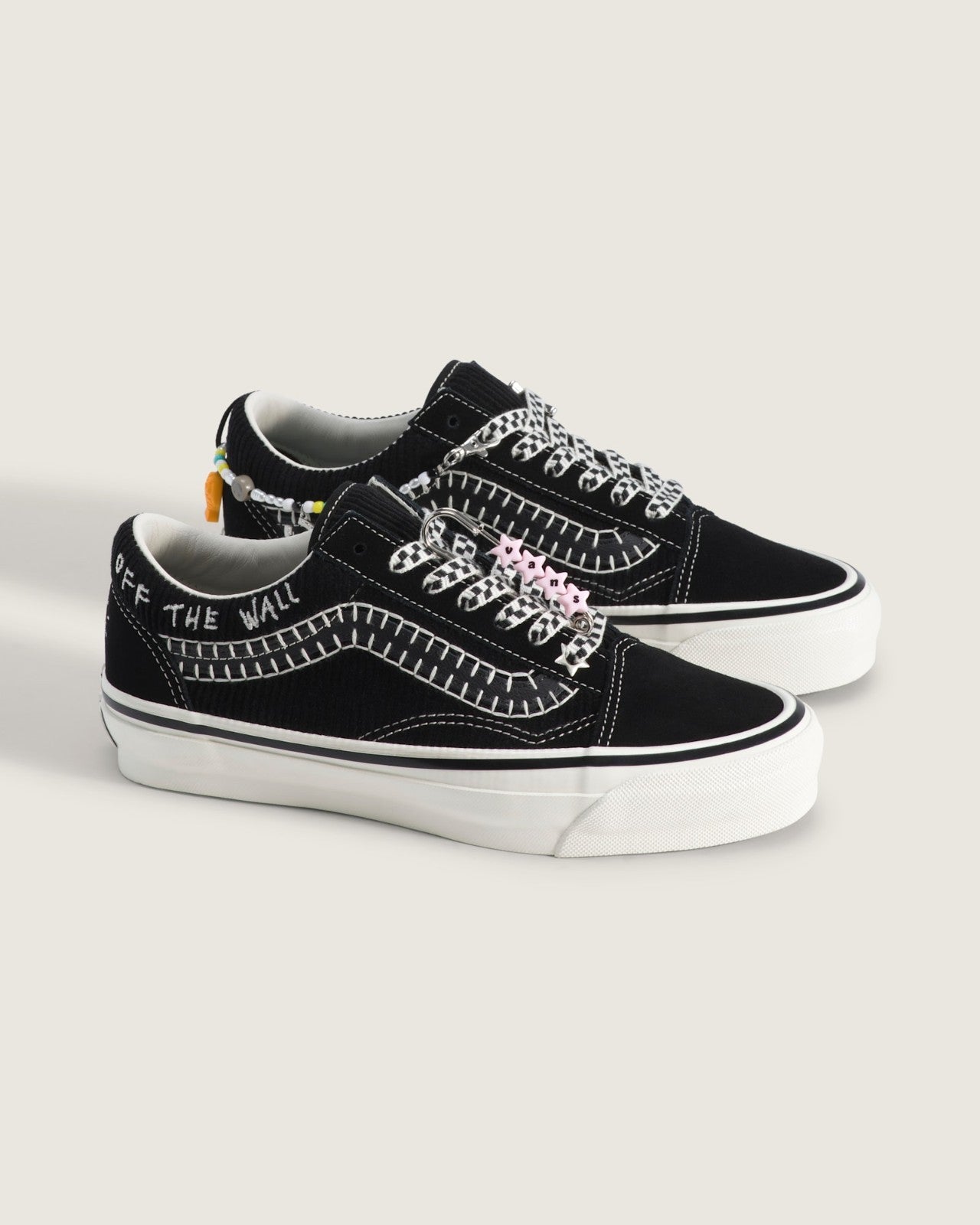 VN000EGYBPR Vans Premium Old Skool Charms "Black/Marshmallow" (Unisex)