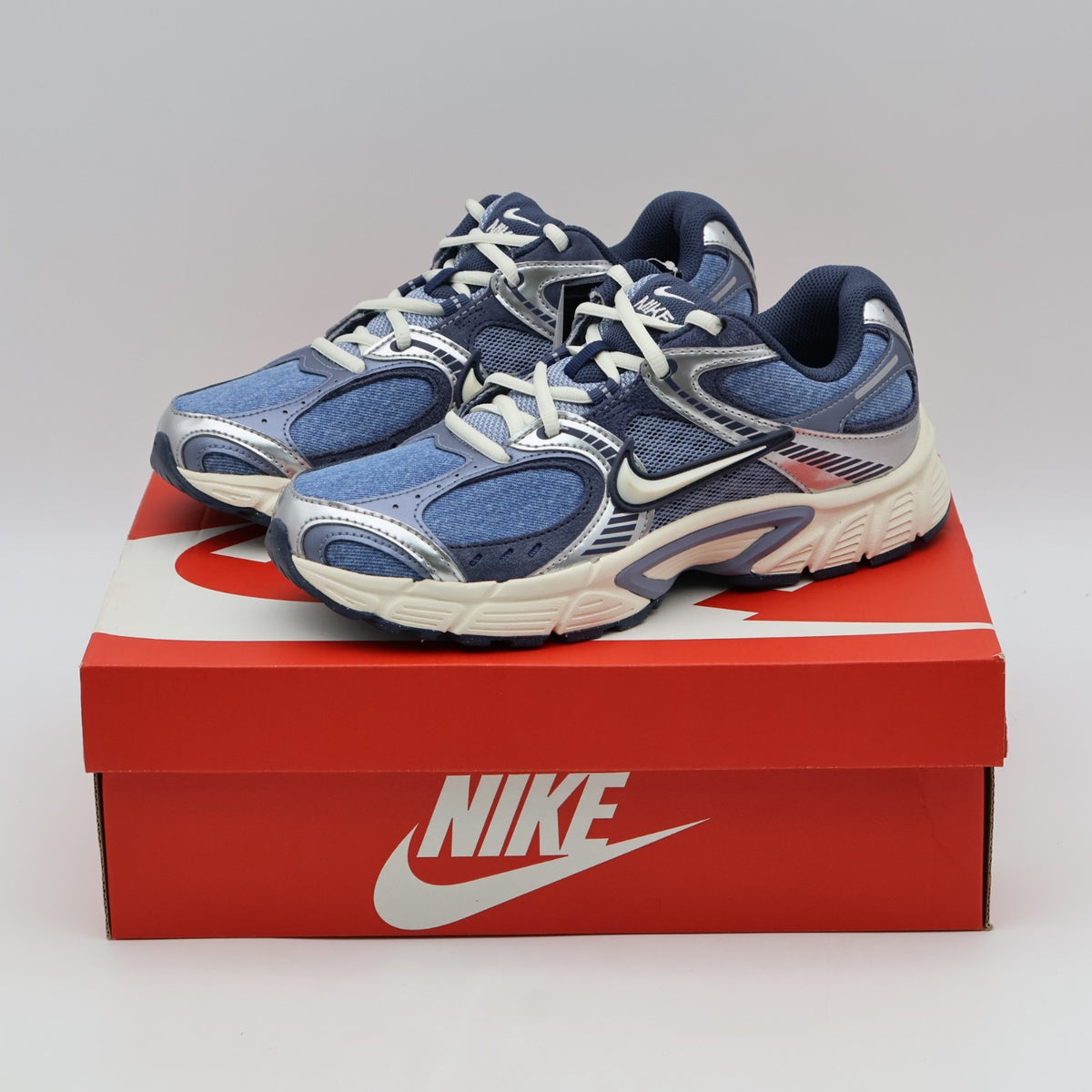 IH3649-006 Nike V5 RNR SE Denim (Men's)
