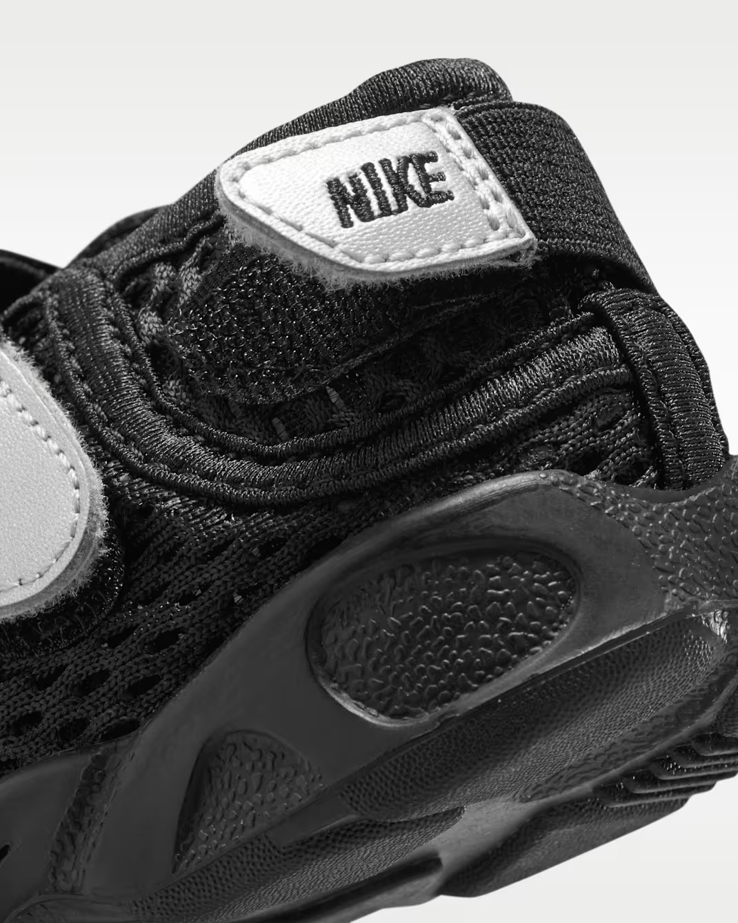 IV5361-001 Nike Rift 2 SE "Black/Metallic Silver" (TD)