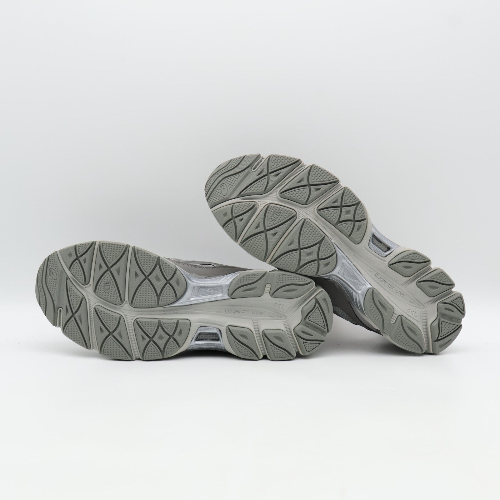 1203A735-020 asics GEL-NYC RGD Cement Grey Clay Grey (Men's)