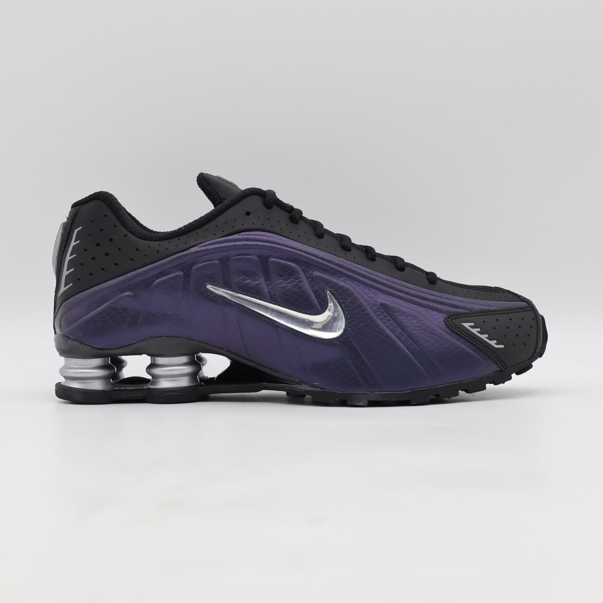 IO4546-002 Nike Shox R4 Black Metallic Silver (Men's)