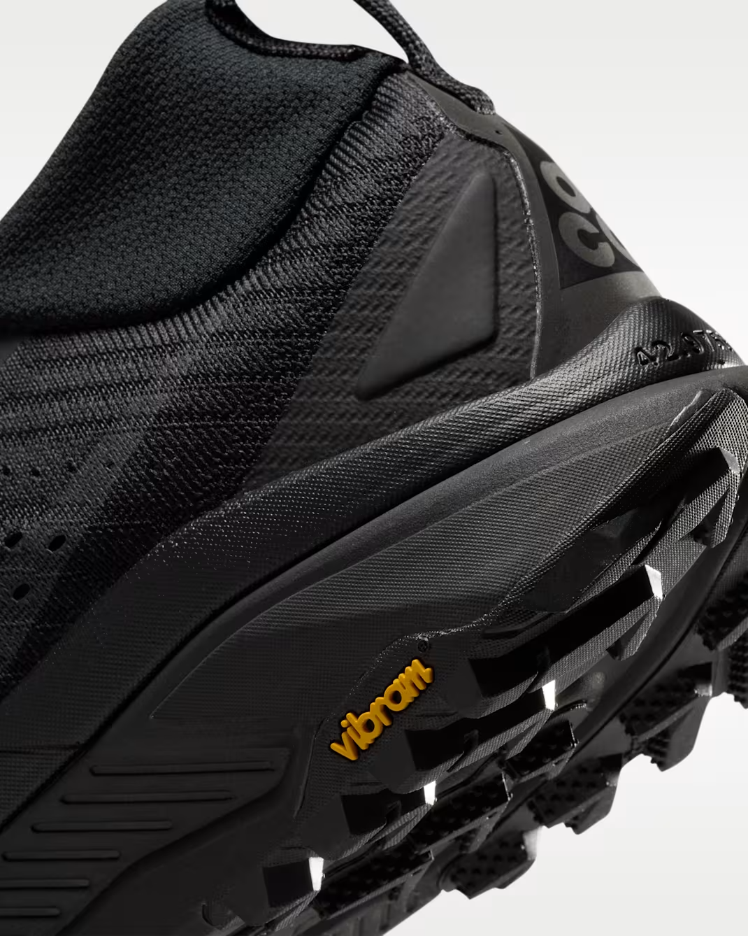 HV8115-002 Nike ACG Zegama Black/Anthracite (Women's)