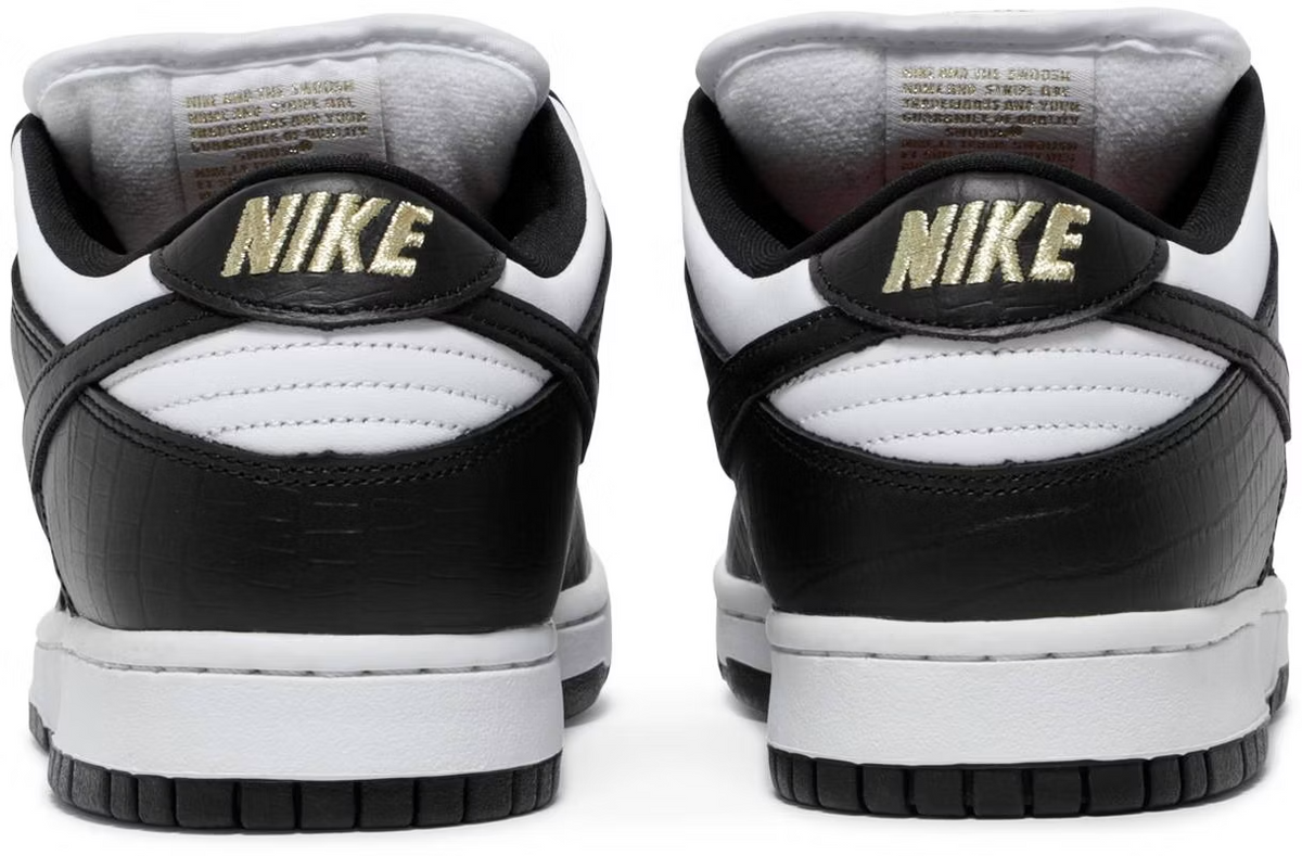 DH3228-102 Supreme Ã Nike SB Dunk Low OG QS Gold Stars "White/Black" (Men's)