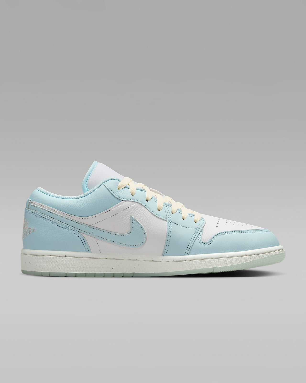 HJ5999-400 Nike Air Jordan 1 Low SE Glacier Blue Summit White Guava Ice (Men's)