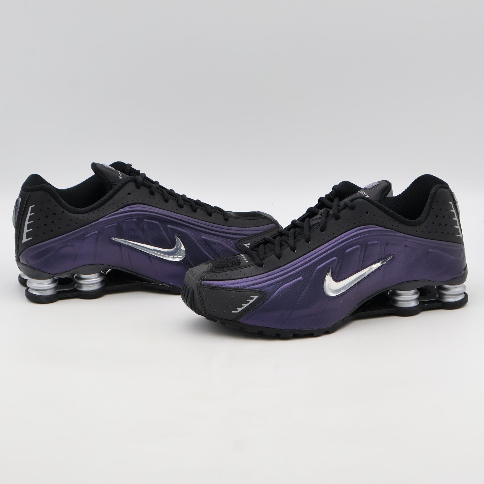 IO4546-002 Nike Shox R4 Black Metallic Silver (Men's)