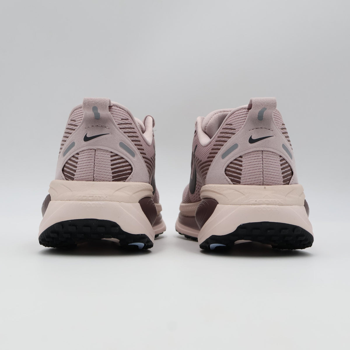 HM6804-607 Nike Vomero 18 Particle Rose Silt Red Tattoo Off Noir (Women's)