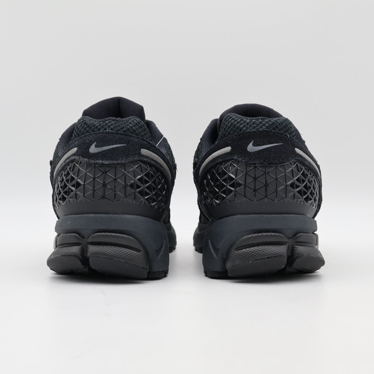 HF1553-001 Nike Zoom Vomero 5 Black Anthracite Metallic Dark Grey (Men's)
