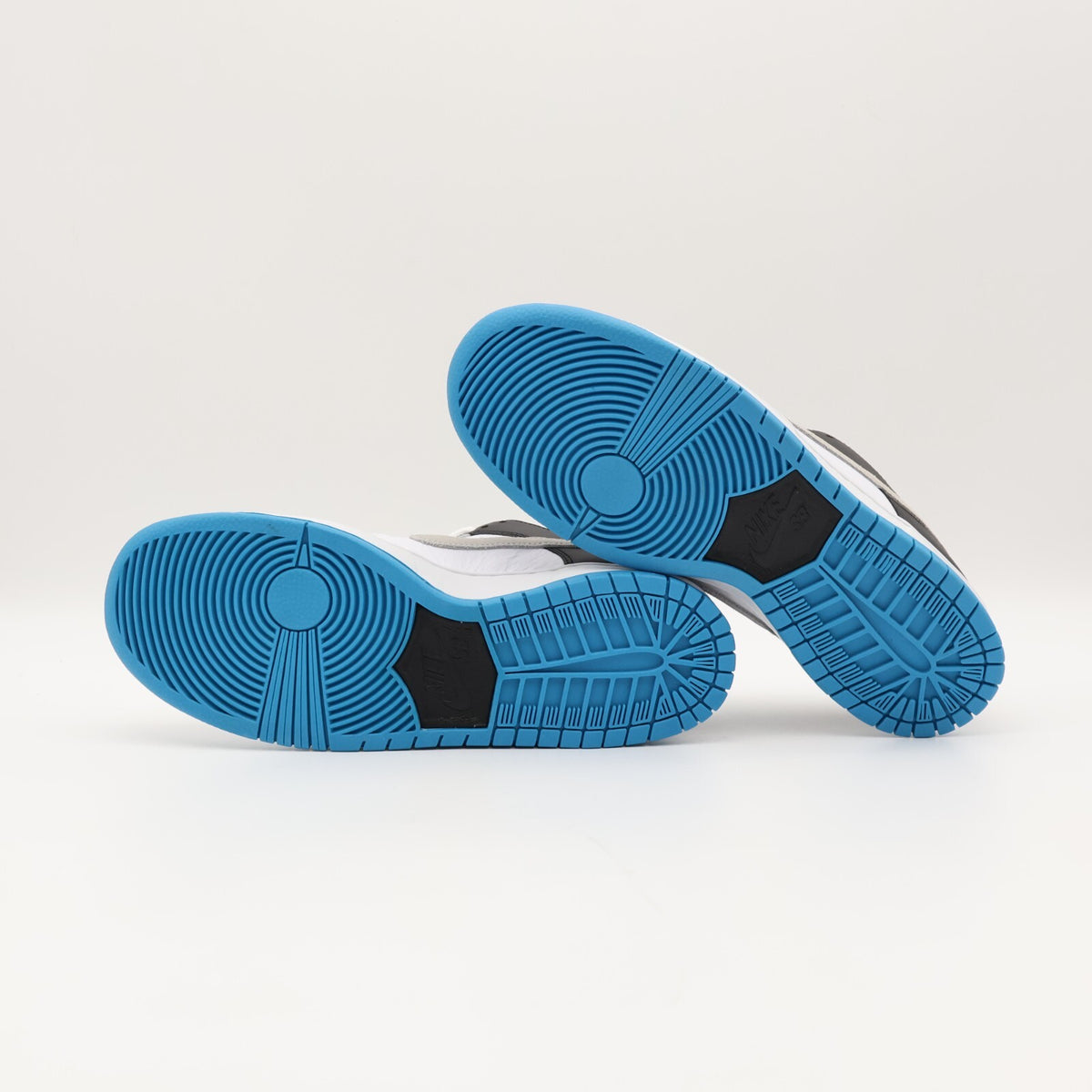 BQ6817-101 Nike SB Dunk Low Laser Blue White Black Grey
