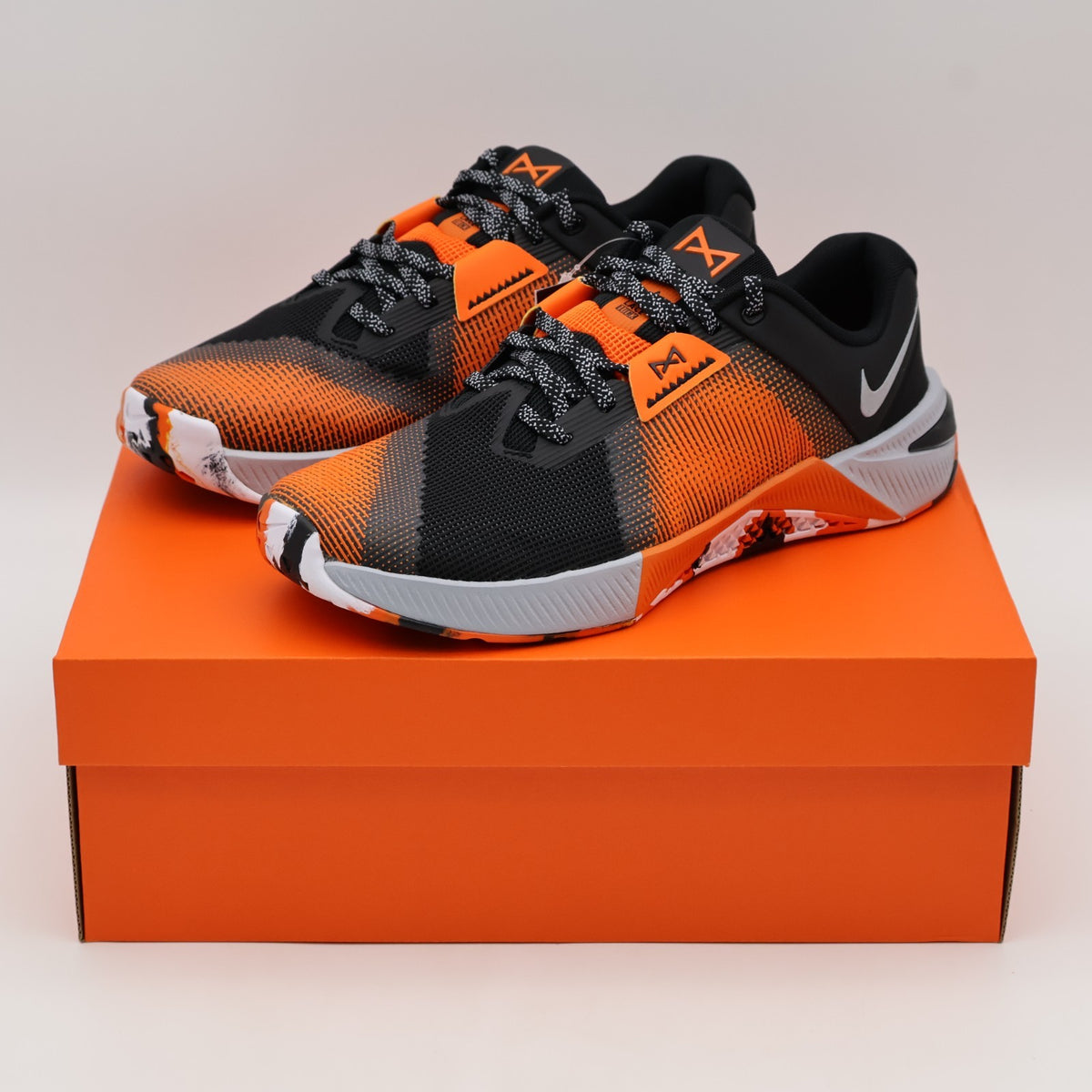 HJ1875-005 Nike Metcon 10 Black Safety Orange Wolf Grey (Men's)
