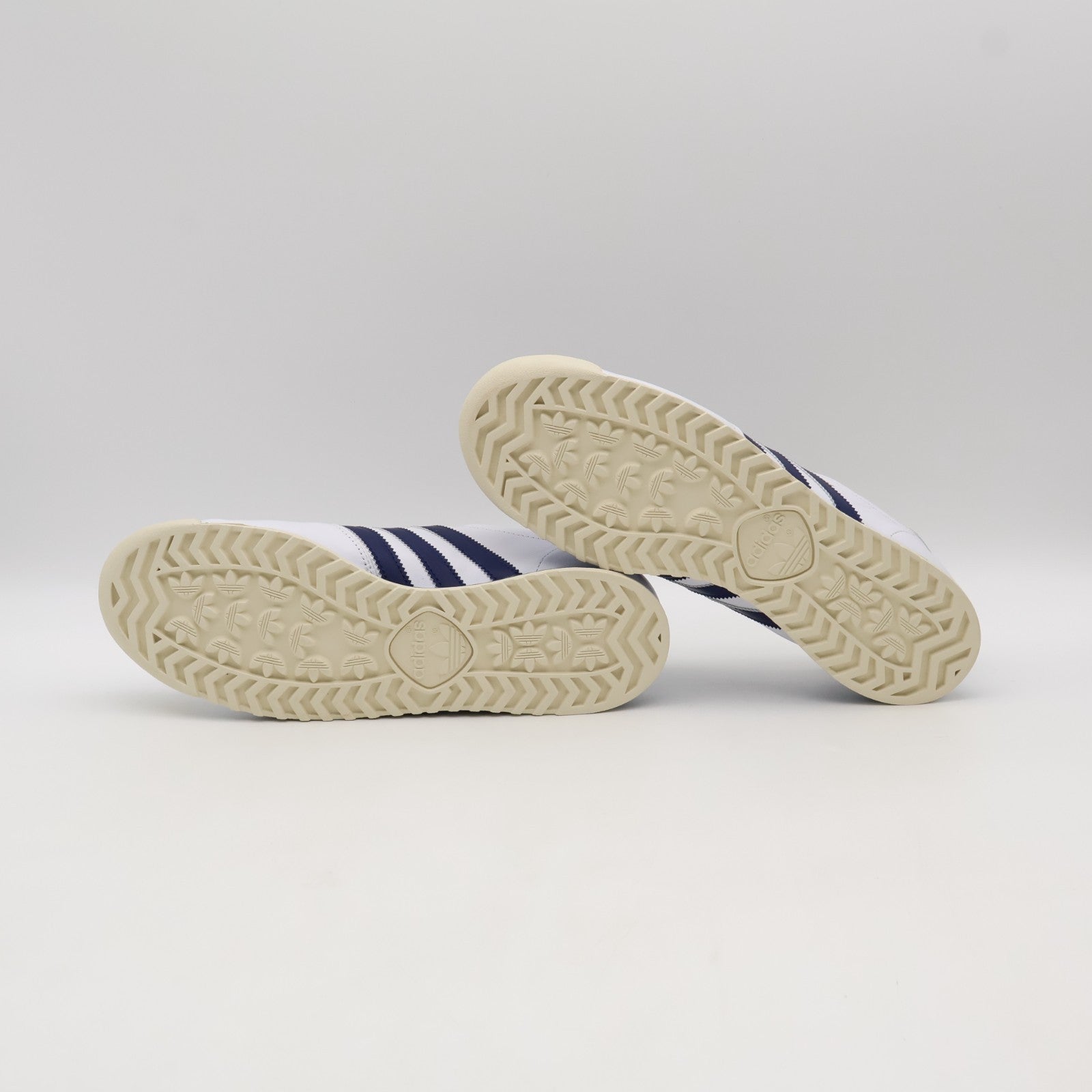 ID2110 adidas Originals Guam Footwear White Dark Blue Cream White Navy (Men's)