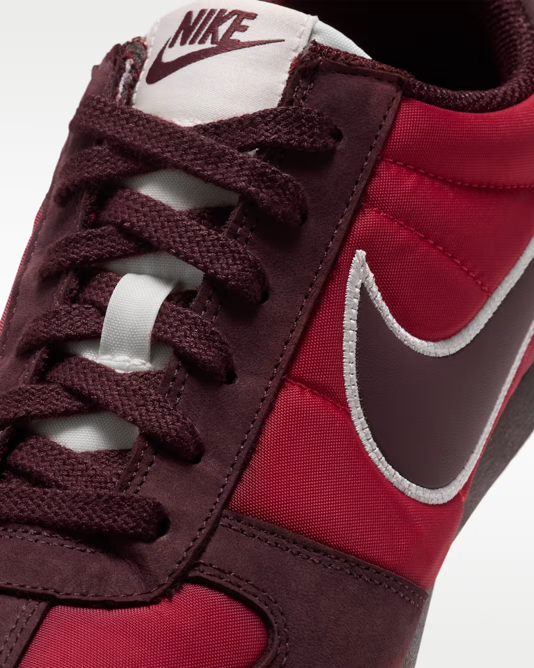 IV5668-600 Nike Sprint Sister "Mystic Dates/Tough Red" (Women's)