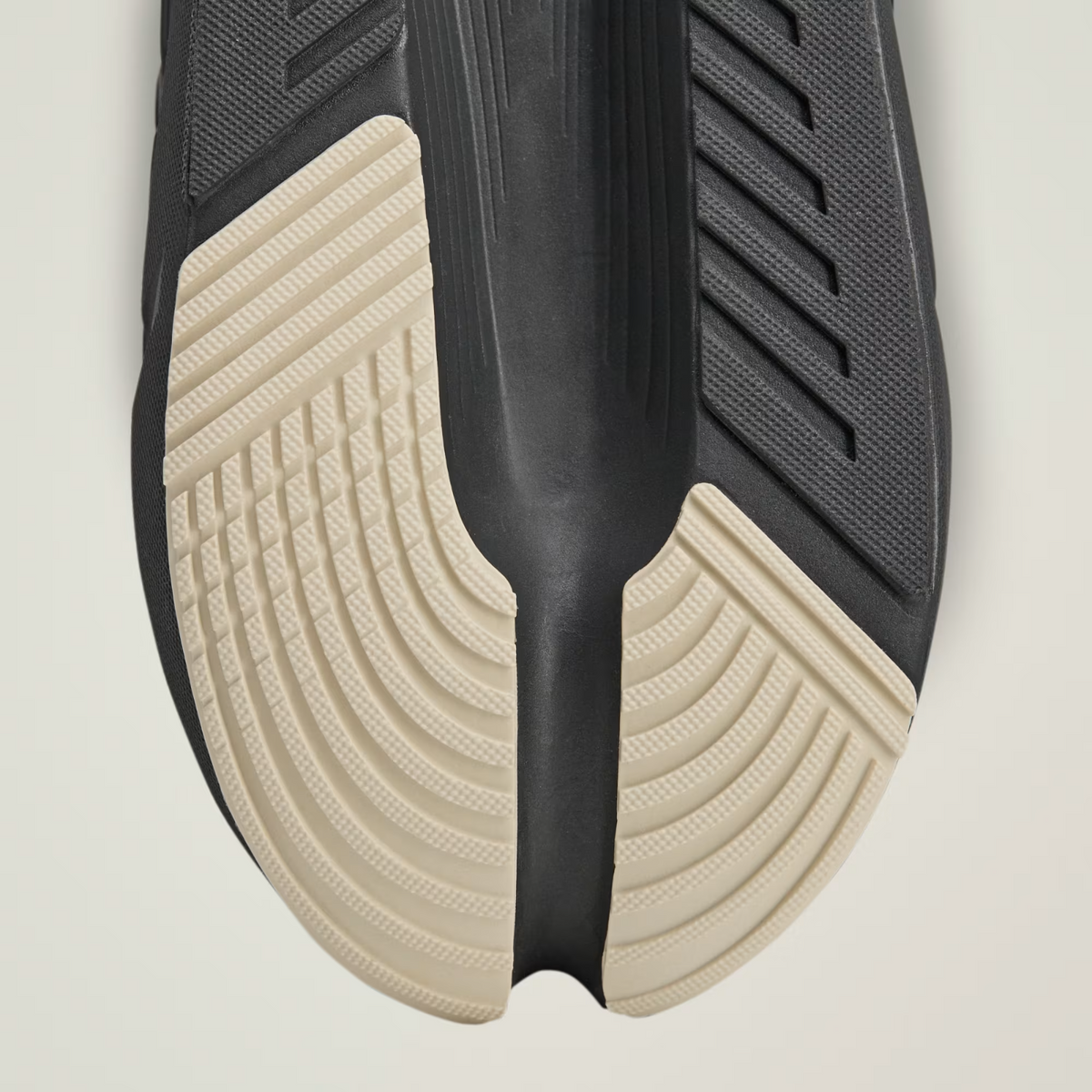 JR3290 Stella McCartney Ã adidas Adistar "Core Black/Utility Black/Almond (Men's