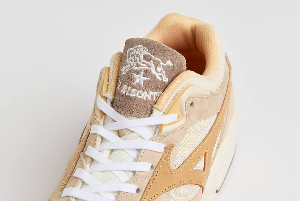 D1GG240201 IL BISONTE Mizuno Sky Medal Beige (Men's)
