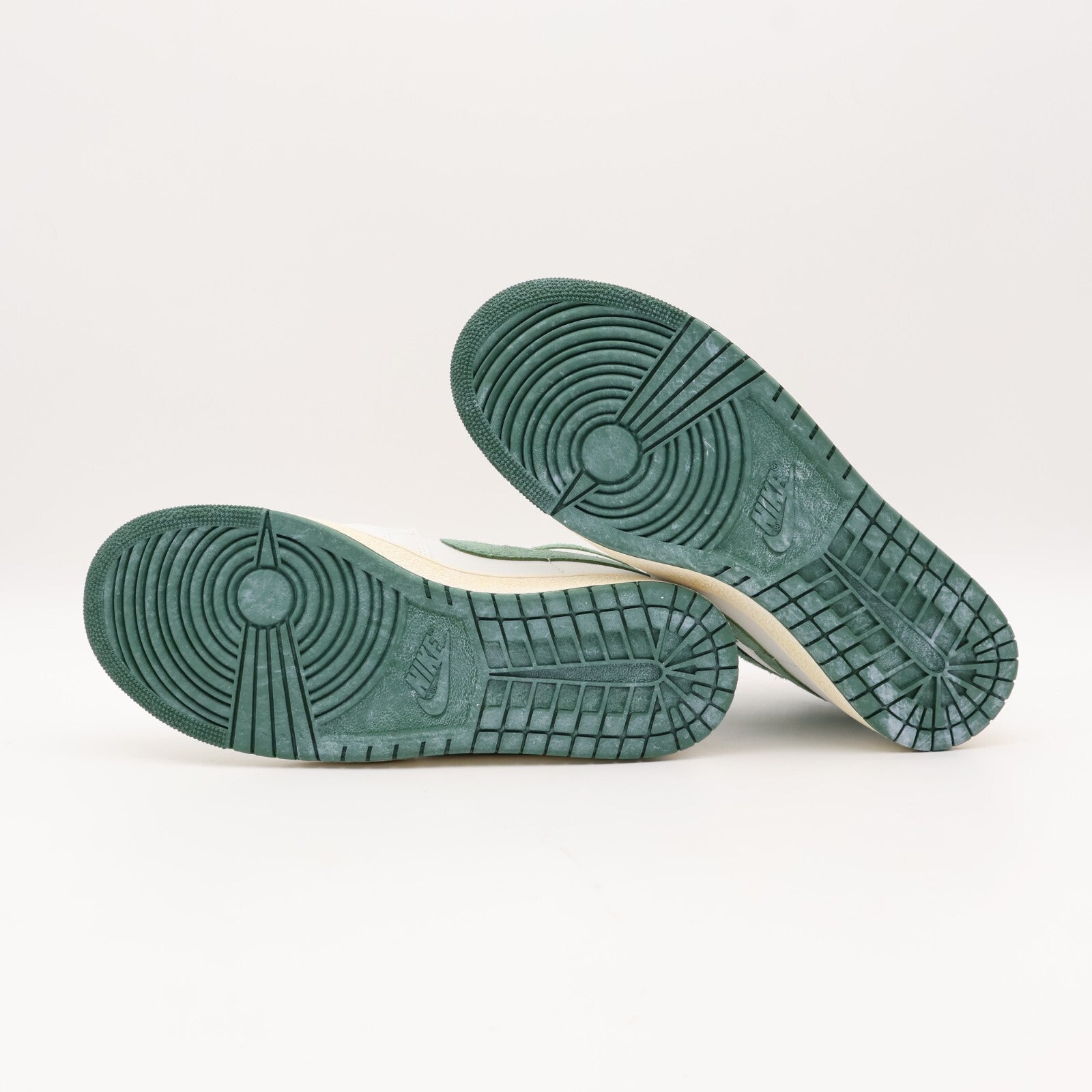 FQ2942-100 A Ma ManiÃ©re Nike Jordan Air Ship SP Green Stone (Men's)