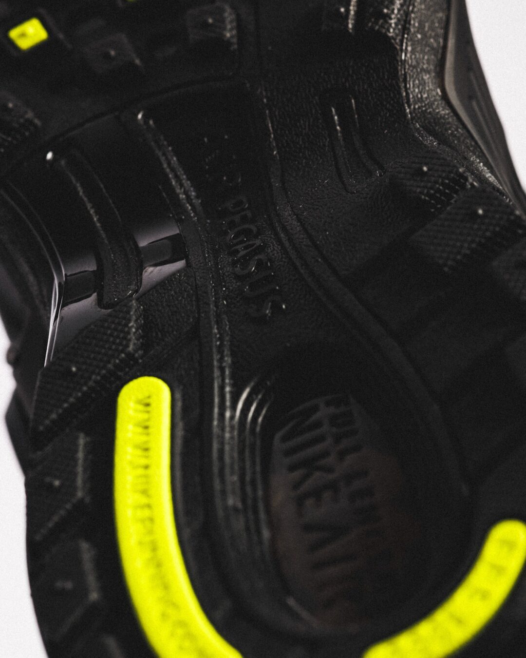 IB0612-001 Nike Air Pegasus Wave Black Anthracite (Men's)