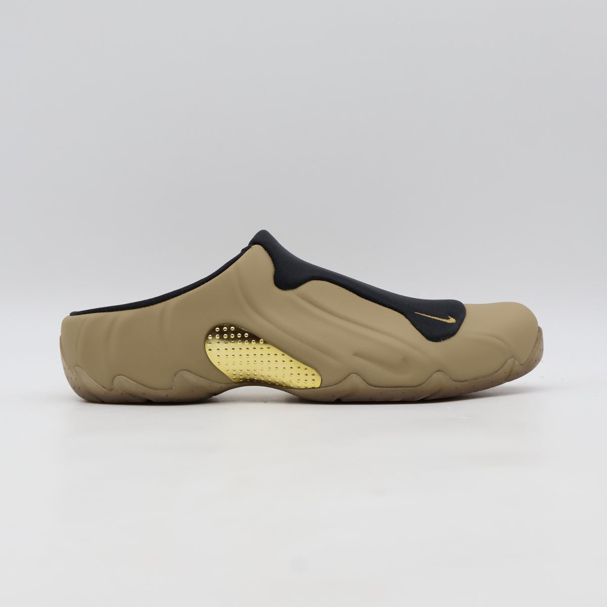 IR5920-297 Nike Clogposite "Parachute Beige" (Men's)