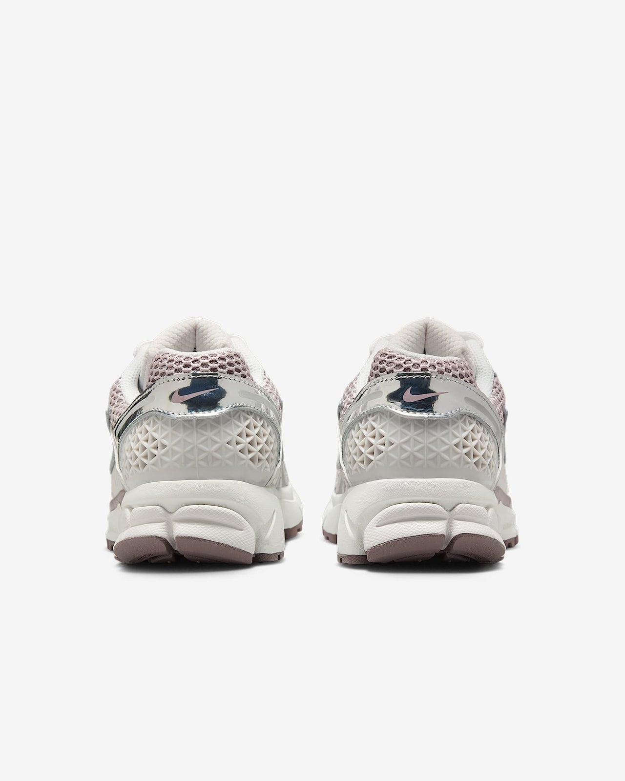 HV6417-001 Nike Zoom Vomero 5 Vast Grey Metallic Silver (Women's)
