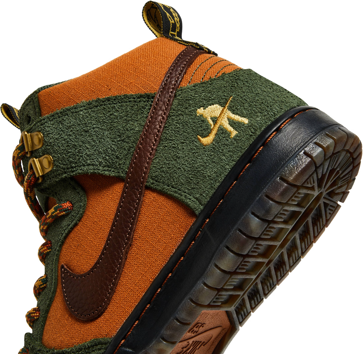 DO6119-300 PASS~PORT Ã Nike SB Dunk High "Work Boot" (Men's)