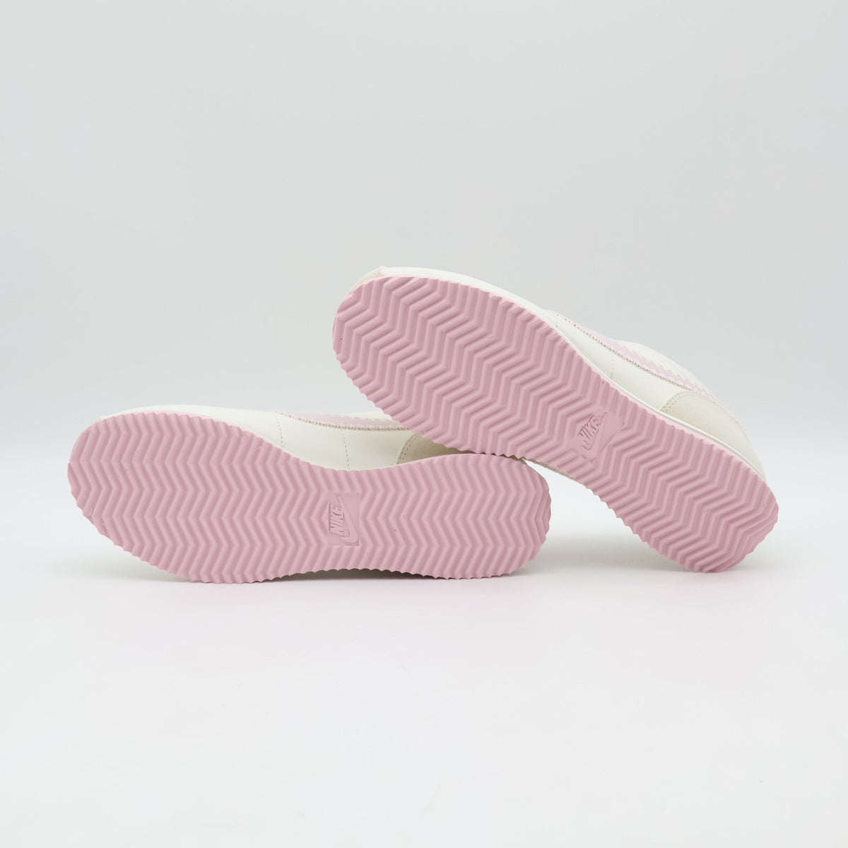 HV6012-161 Nike Women's Cortez Valentine's Day (Women's)
