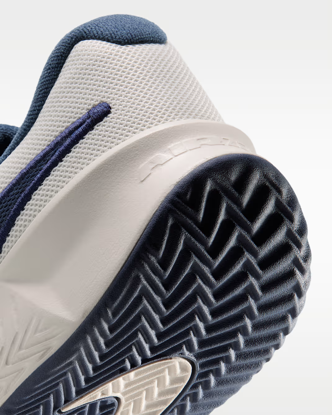 IR2776-101 Nike Zoom GP Challenge Pro "Sail/Smokey Blue/Midnight Navy" (Men's)