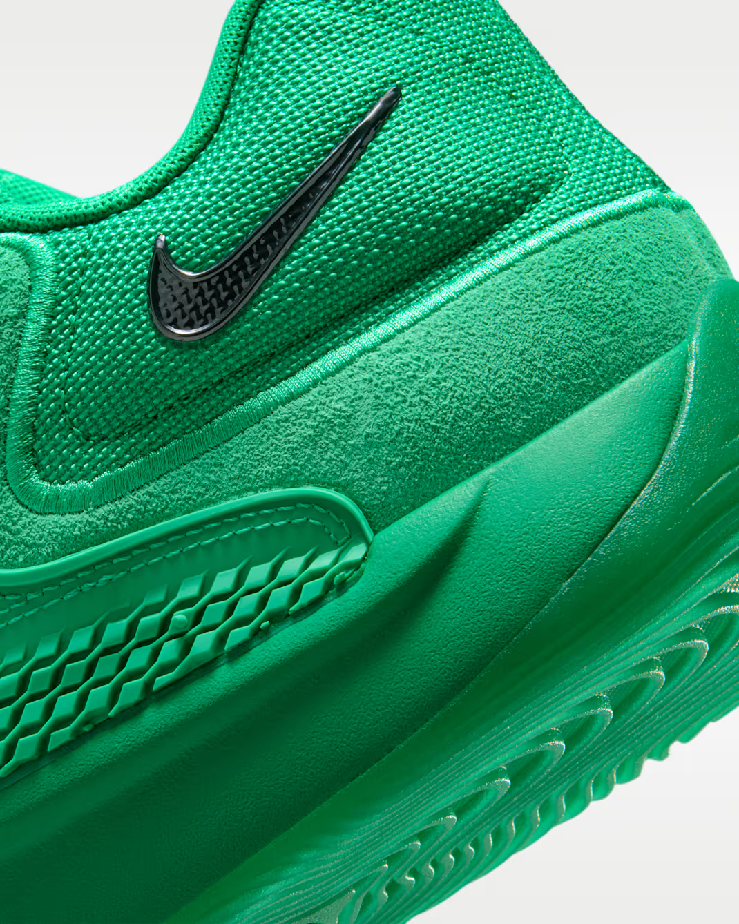 IU3109-300 Nike KD18 GI Stadium Green Black (IU3108-300)