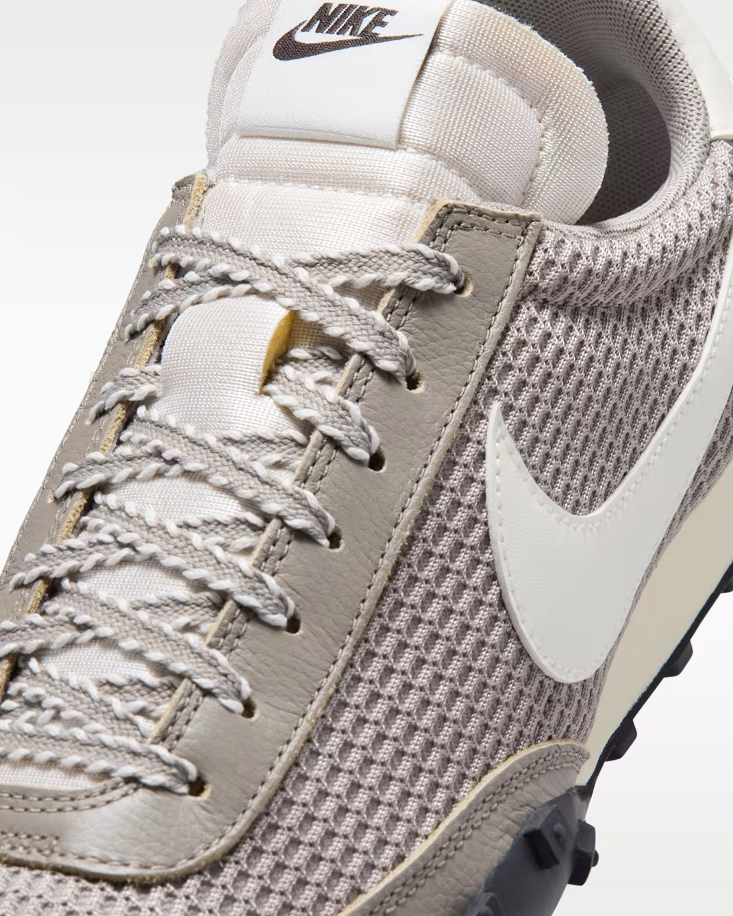 IM8673-001 Nike Waffle Racer SE "Moon Fossil/Sail/Shadow Brown"