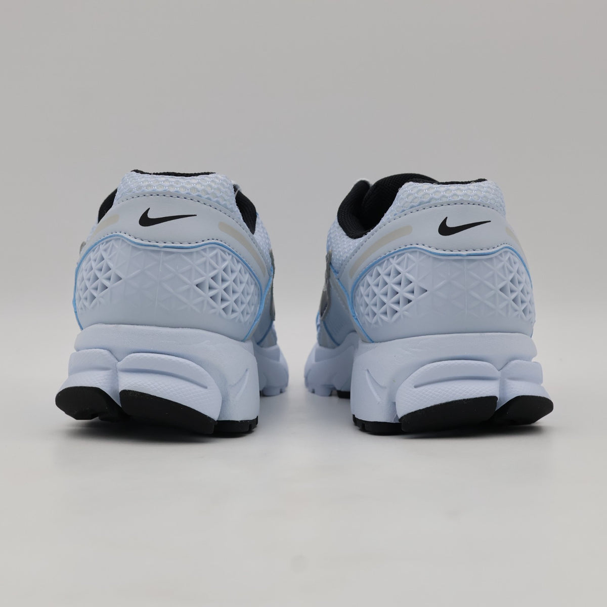 FJ2028-401 Nike Zoom Vomero 5 Blue Tint Platinum Tint Metallic  (Women's)