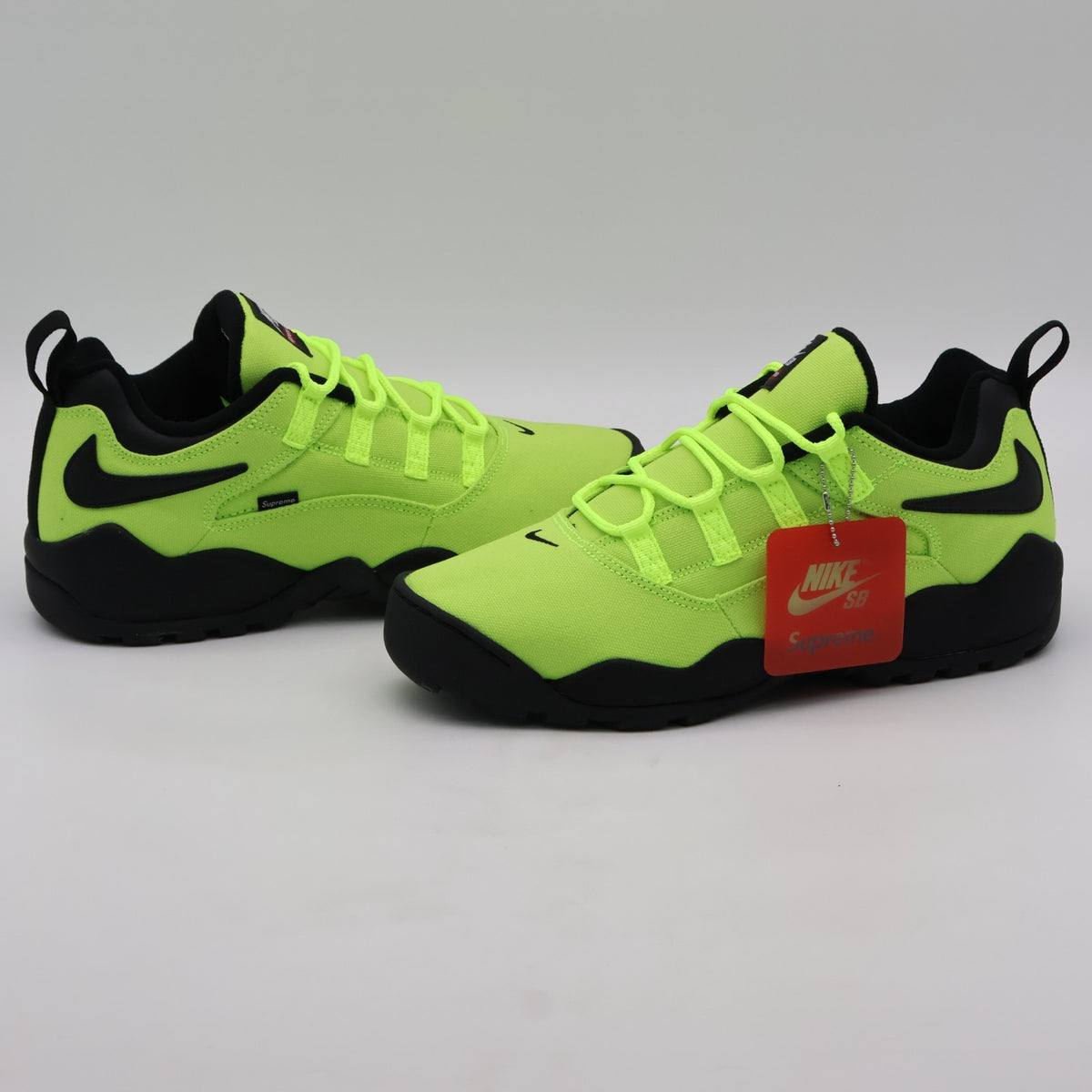 FQ3000-700 Supreme Nike SB Darwin Low Green Volt Black White Fluorescent (Men's)