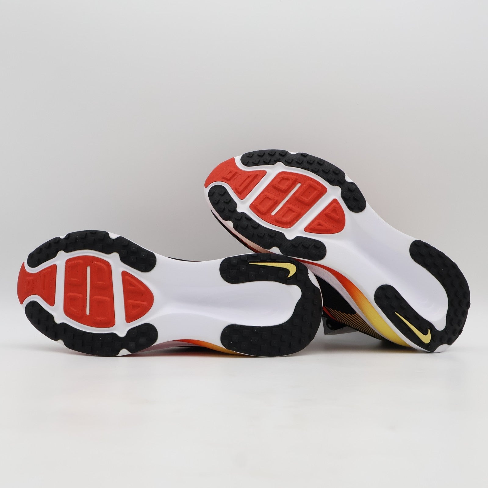 IF0514-016 Nike Vomero 18 Black Light Crimson Topaz Gold Bright Crimson (Men's)