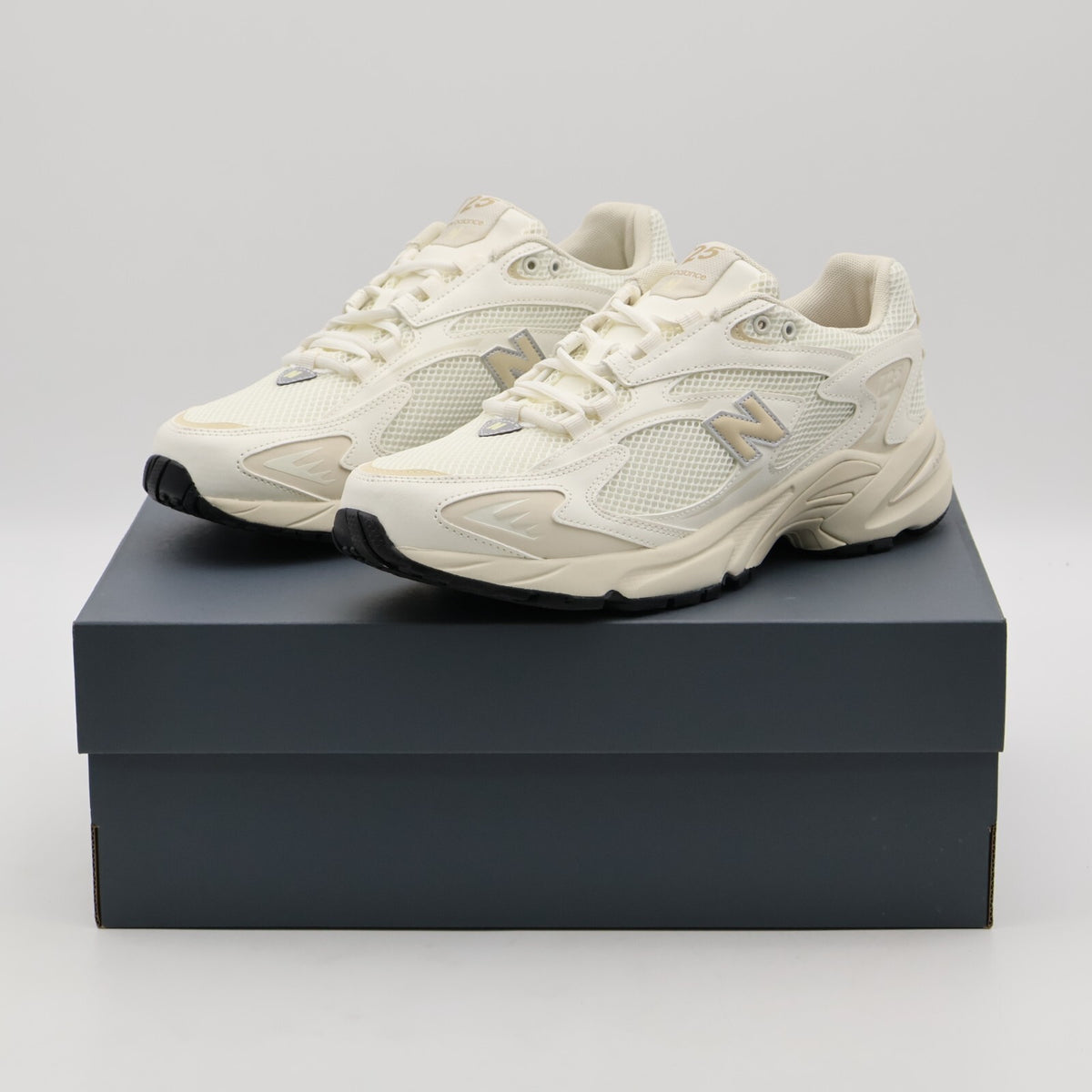 ML725CH New Balance 725 White Beige (Men's)