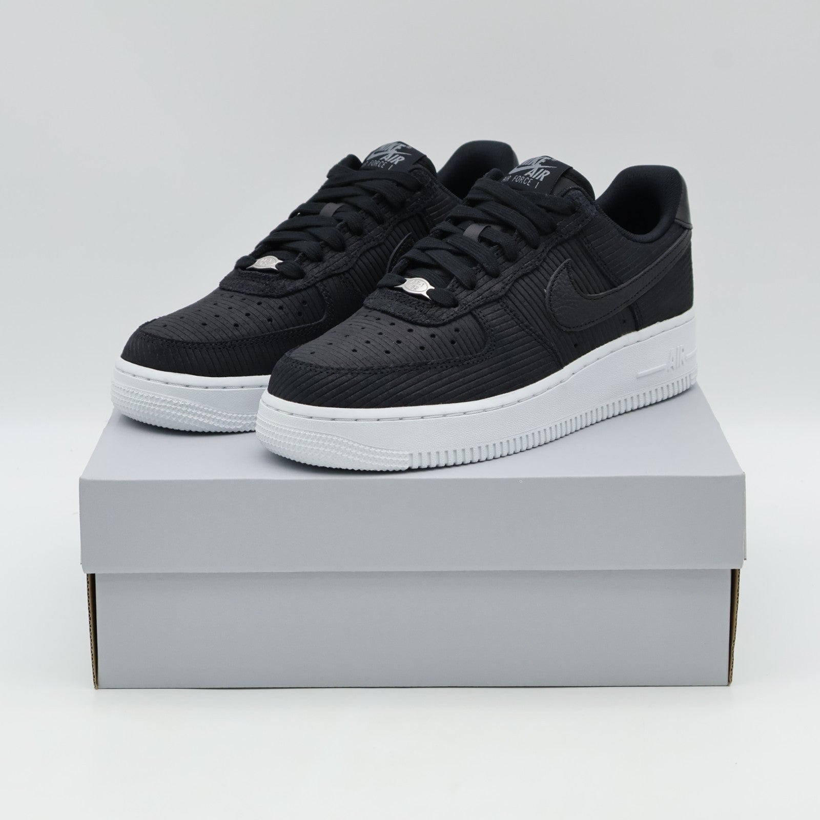 IM6533-002 Nike Air Force 1 Low Black White (Women's)