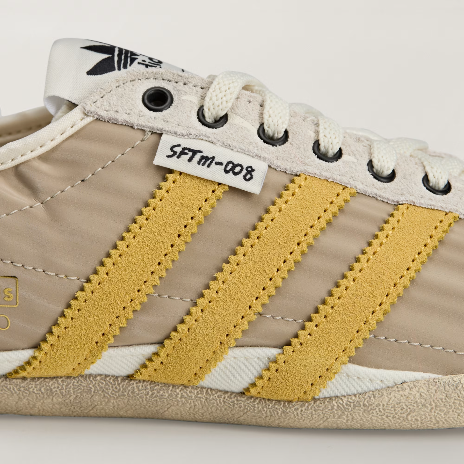 KJ4401 Song For The Mute adidass Tokyo Off White (Women's)