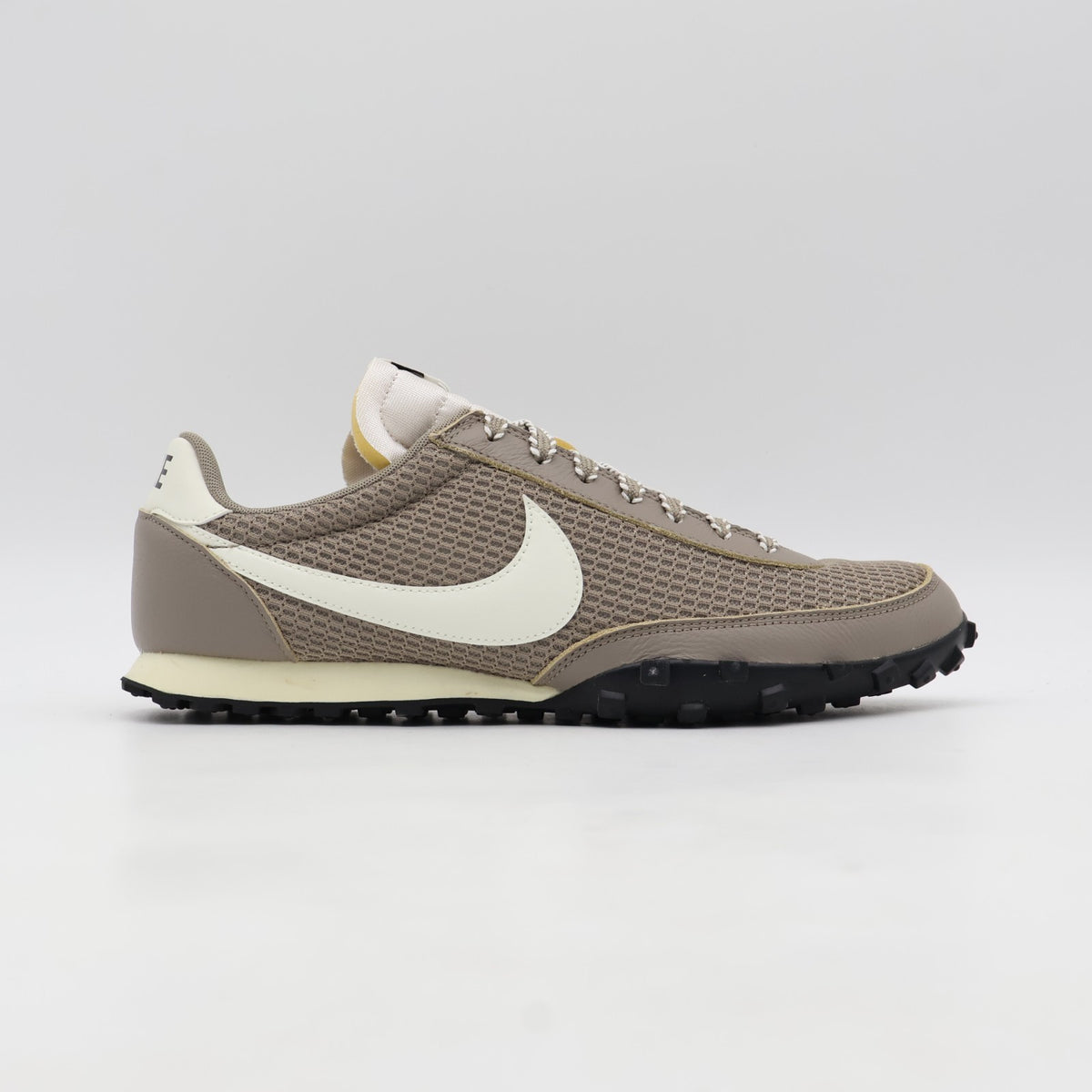IM8673-001 Nike Waffle Racer SE "Moon Fossil/Sail/Shadow Brown"