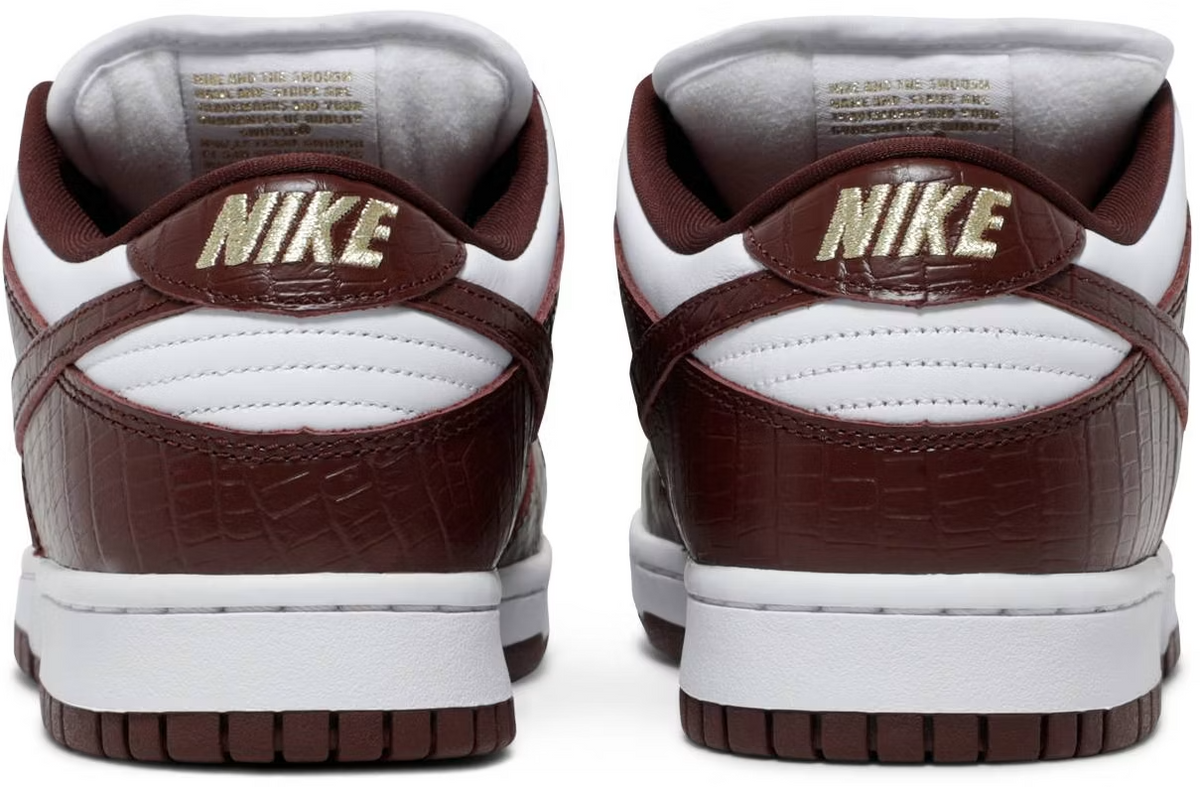 DH3228-103 Supreme Ã Nike SB Dunk Low OG QS Gold Stars (Men's)