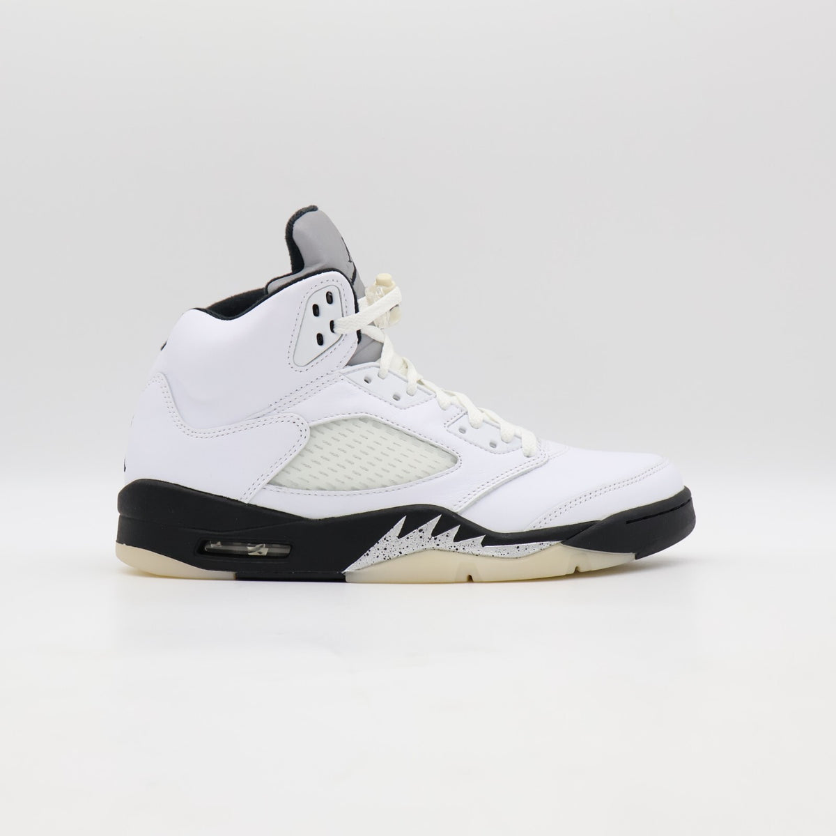 DD0587-110 Nike Air Jordan 5 Retro White and Black (Men's)