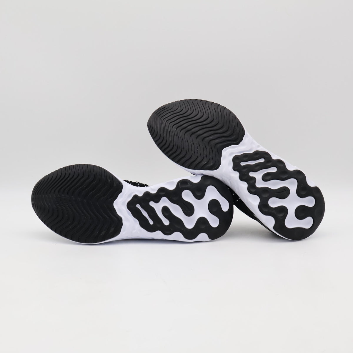 CJ0280-001 Nike React Phantom Run Flyknit 2 Black White ( Women's)