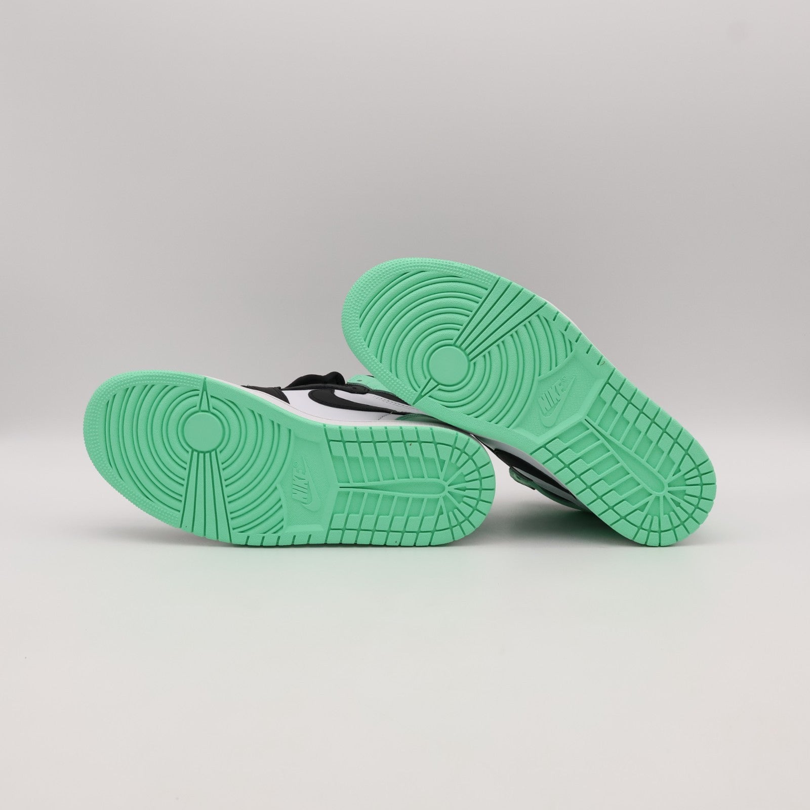 DZ5485-130 Nike Air Jordan 1 High OG Green Glow (Men's)