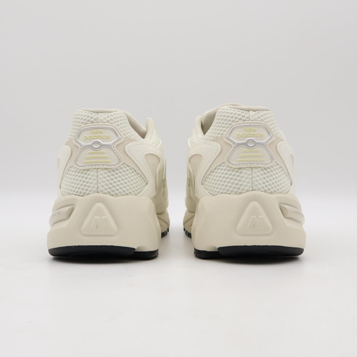 ML725CH New Balance 725 White Beige (Men's)